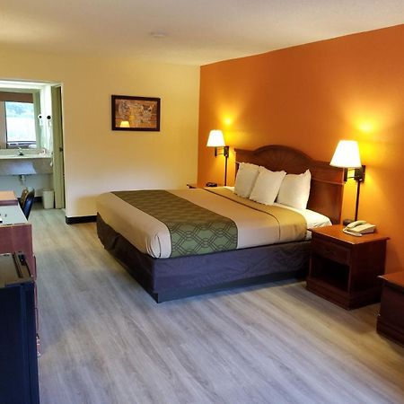 Econo Lodge Inn & Suites Гълфпорт Екстериор снимка