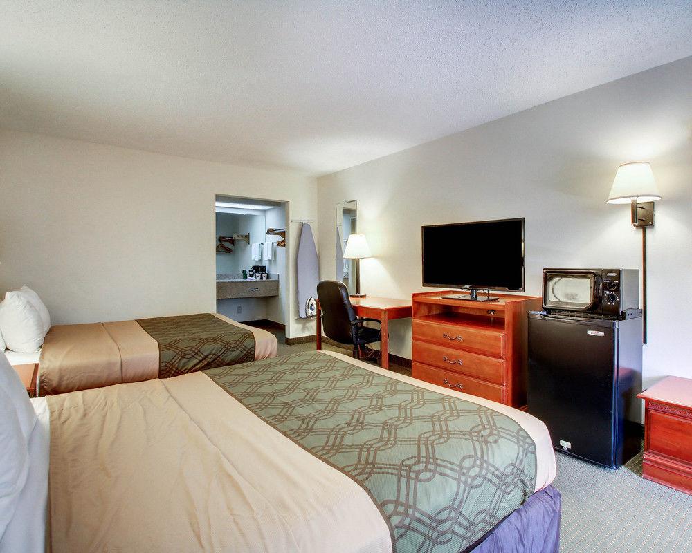 Econo Lodge Inn & Suites Гълфпорт Екстериор снимка