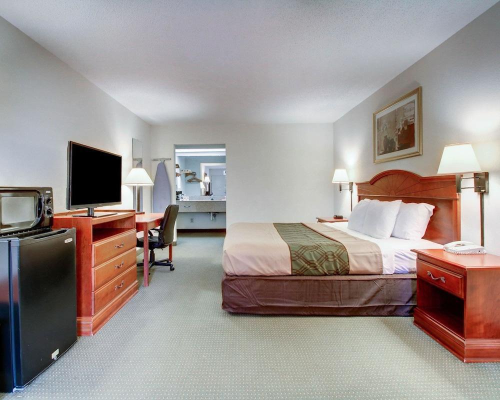 Econo Lodge Inn & Suites Гълфпорт Екстериор снимка
