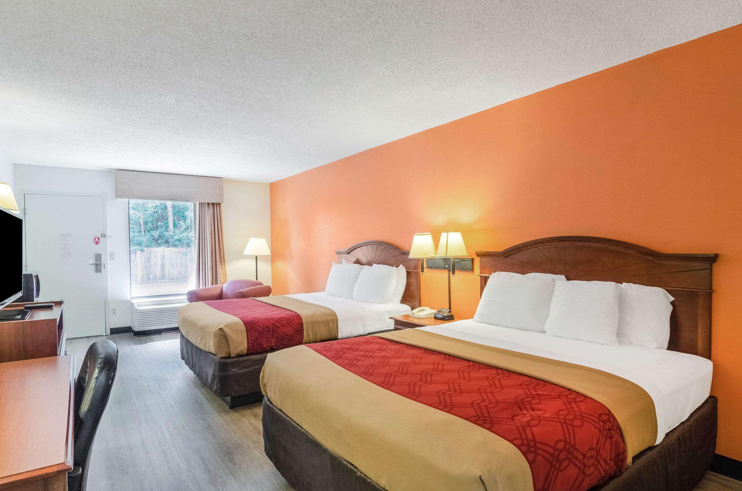 Econo Lodge Inn & Suites Гълфпорт Екстериор снимка