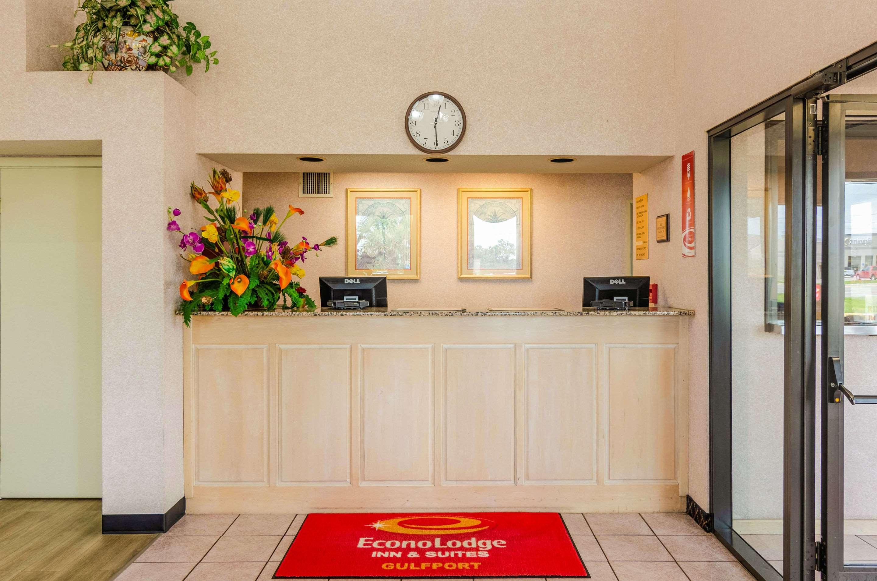 Econo Lodge Inn & Suites Гълфпорт Екстериор снимка