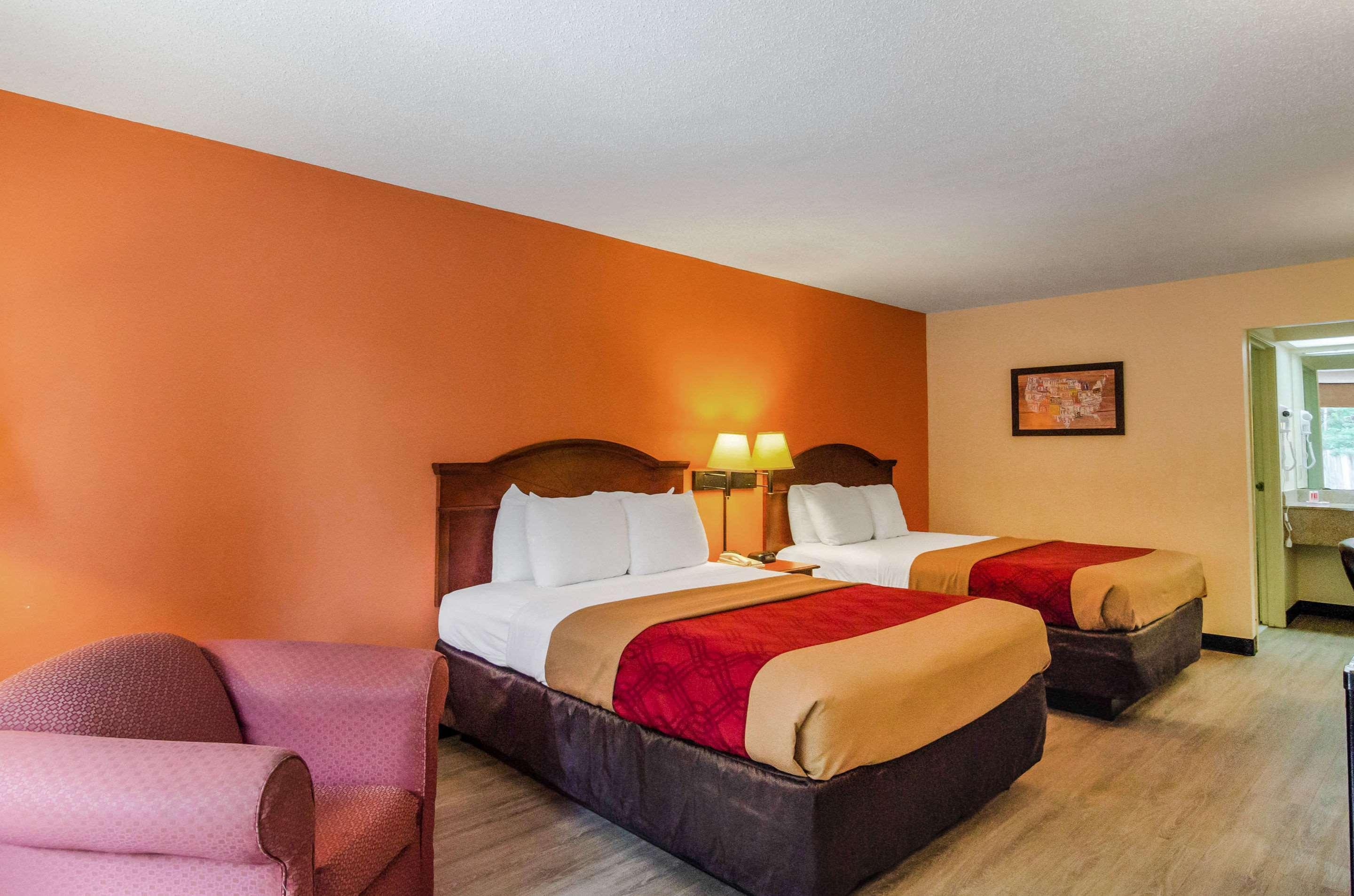 Econo Lodge Inn & Suites Гълфпорт Екстериор снимка