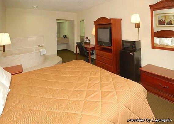 Econo Lodge Inn & Suites Гълфпорт Стая снимка