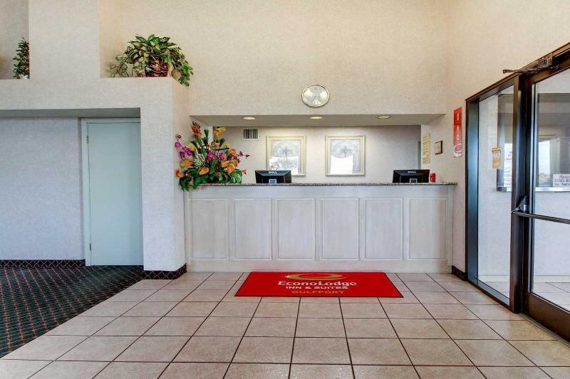 Econo Lodge Inn & Suites Гълфпорт Екстериор снимка