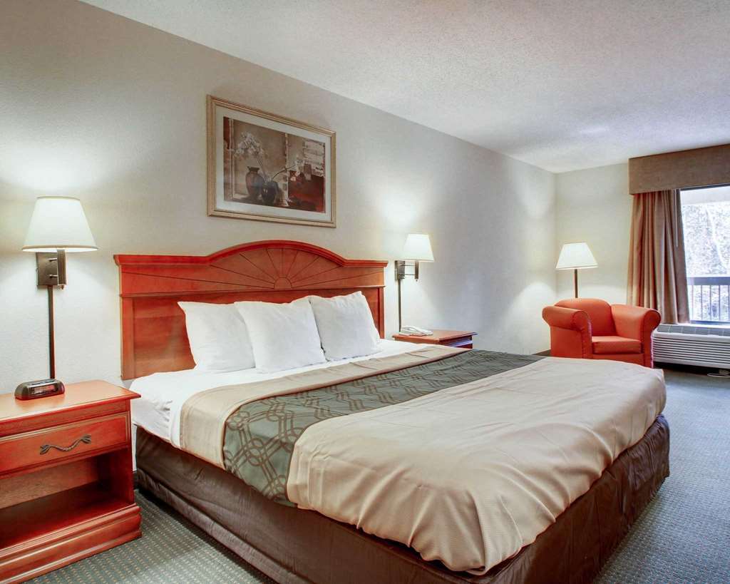 Econo Lodge Inn & Suites Гълфпорт Стая снимка